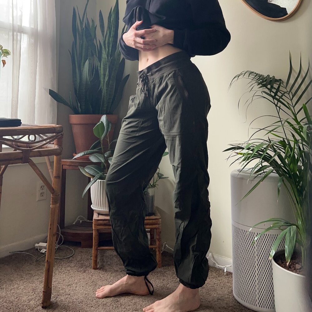 LULULEMON - Dance Studio Pant (Size 6, Green)